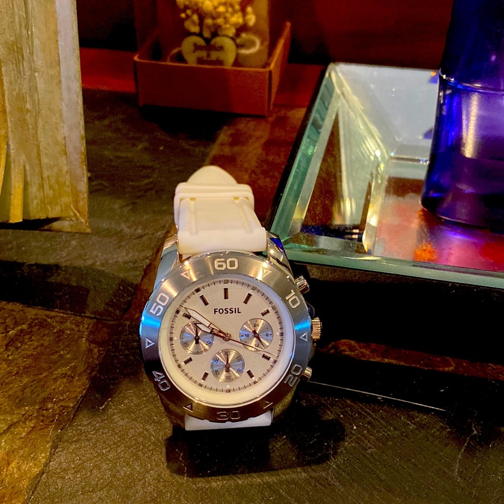 Fossil women white band watch! Brand new!